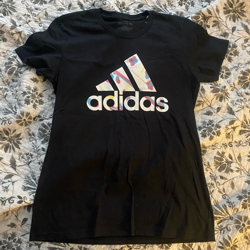 NWT Women’s Adidas Tee